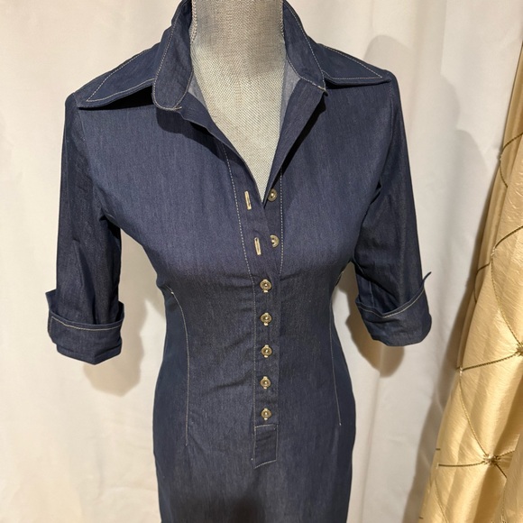 Demin dress with button up front and side slits - Picture 5 of 9